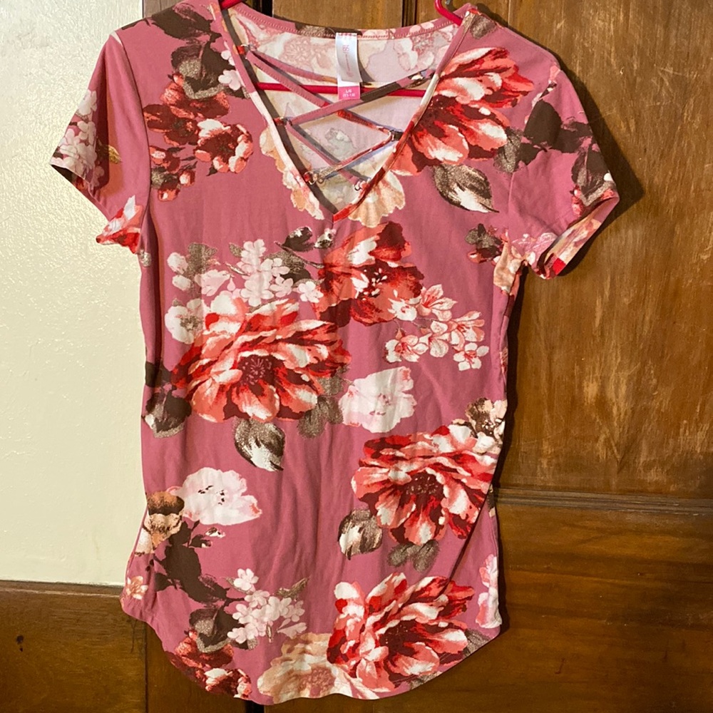 V-neck top.